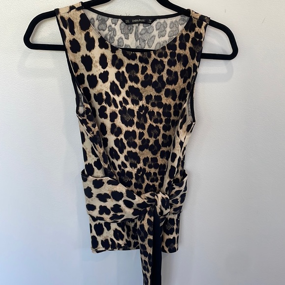 NWOT Zara animal print leopard crew neck sleeveless top. Ties at waist size XS - Picture 2 of 8